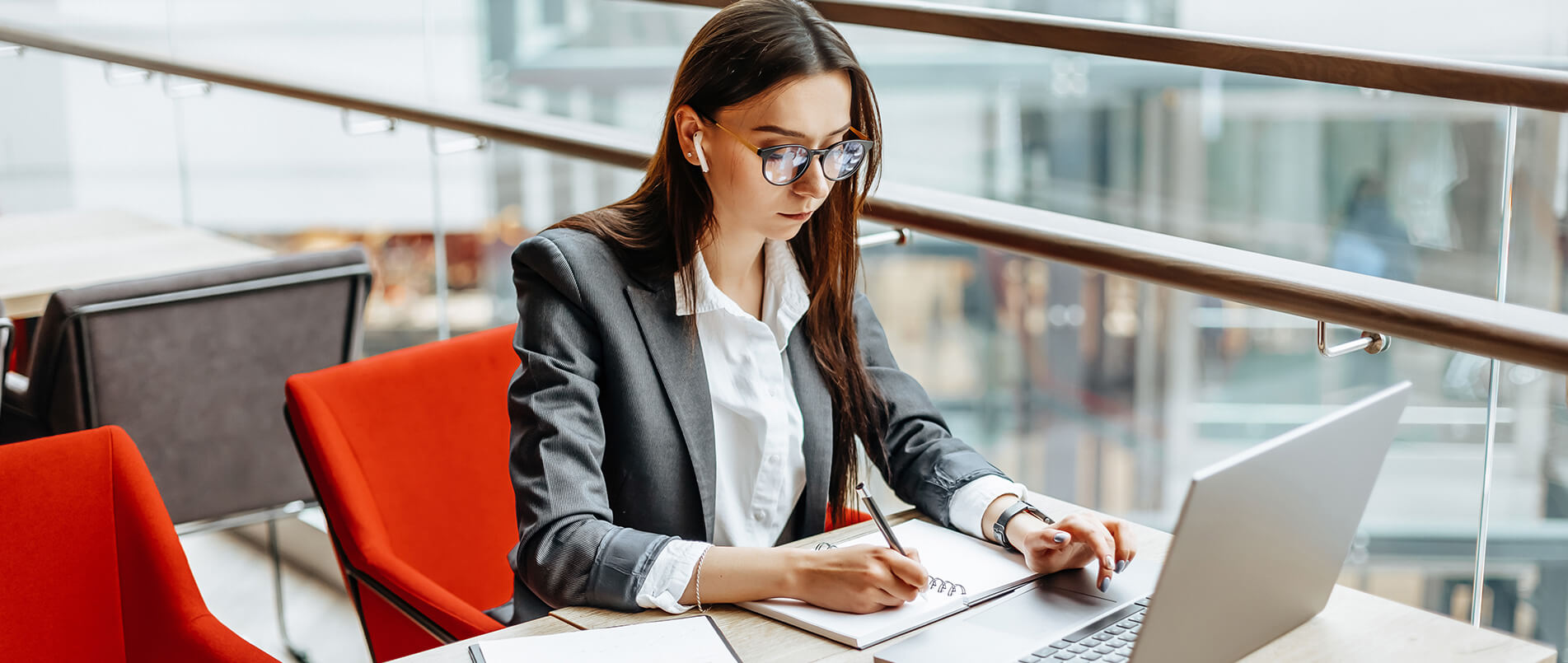 MWC 2024丨pp电子模拟器全新Wi-Fi 7和蓝牙5.4模组组合，为PC提供巅峰无线连接体验